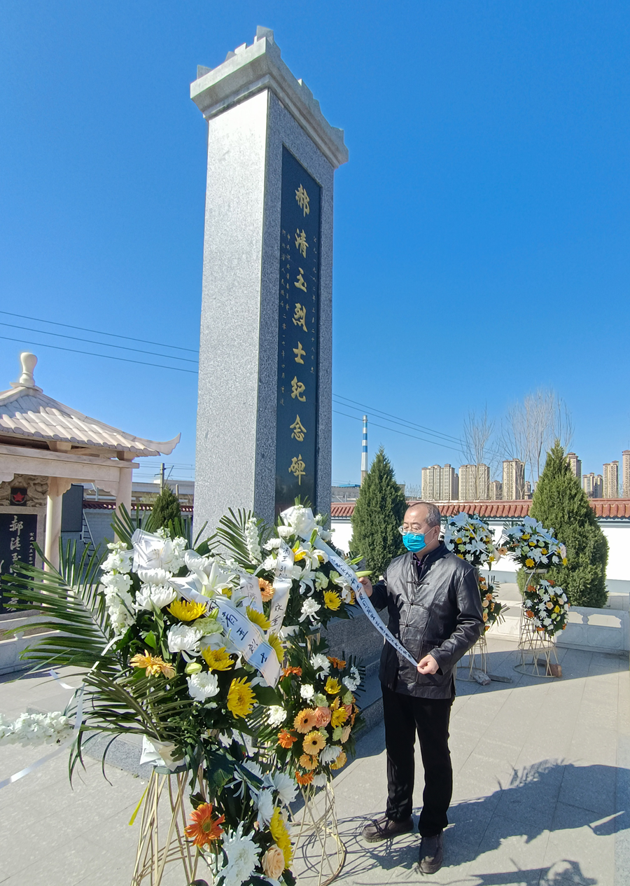 颂忠魂 祭英烈 石家庄高新区社会发展局组织清明祭扫活动(图3) 颂忠魂 祭英烈 石家庄高新区社会发展局组织清明祭扫活动(图3)