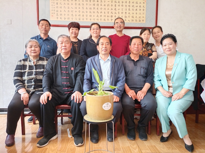 威州川红色文化传承助力乡村振兴 植物金矿+阳台经济让健康食食在在(图1)